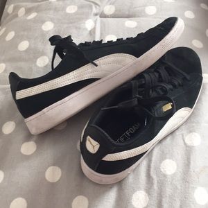 GIRLS PUMAS
